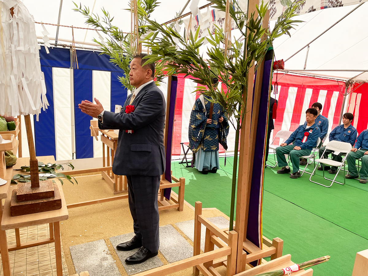 唐津ガスターミナル事務所建替工事に先立つ地鎮祭を行いました。