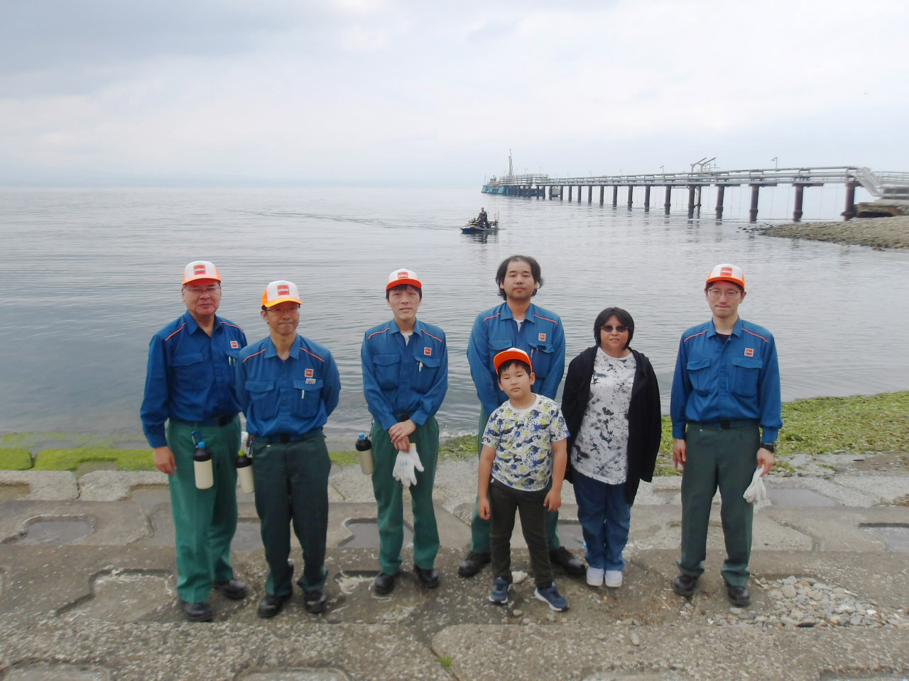青森ガスターミナルにて地域清掃活動へ参加しました。