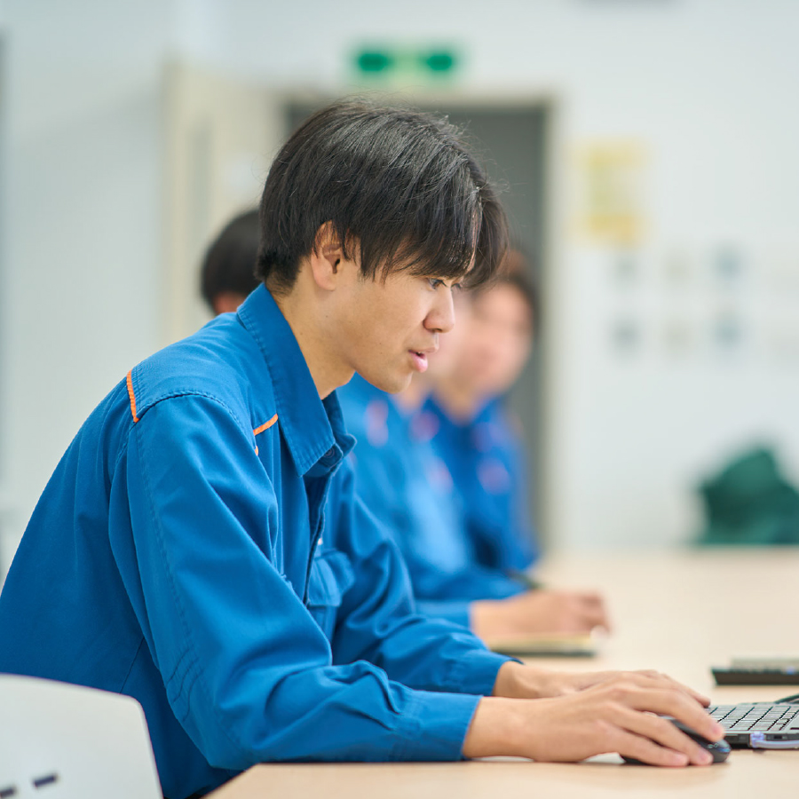 青森ガスターミナルのヒト