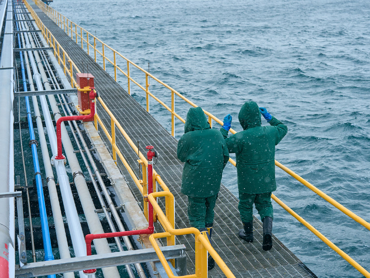 青森ガスターミナルのヒト