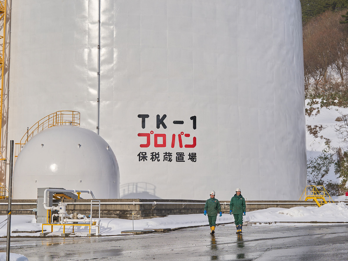 青森ガスターミナルのヒト