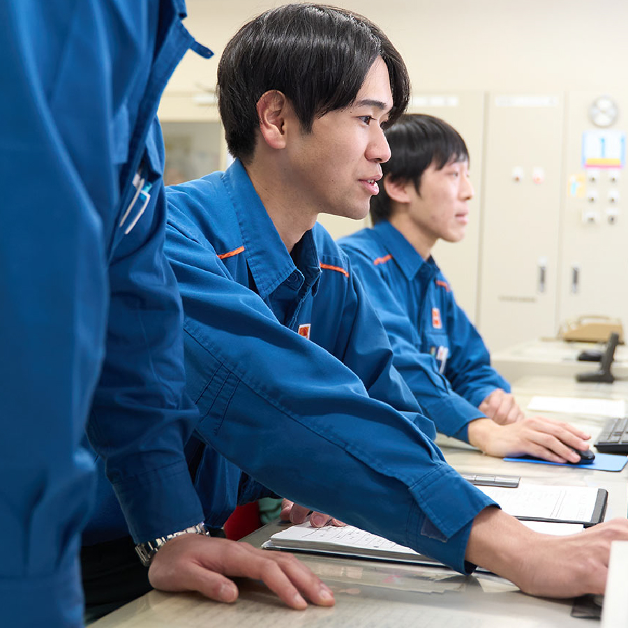 青森ガスターミナルのヒト